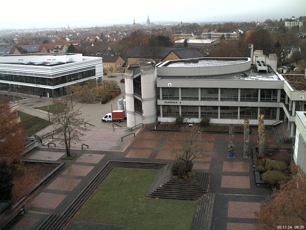 Foto der Webcam: Verwaltungsgebäude, Innenhof mit Audimax, Hörsaal-Gebäude 1