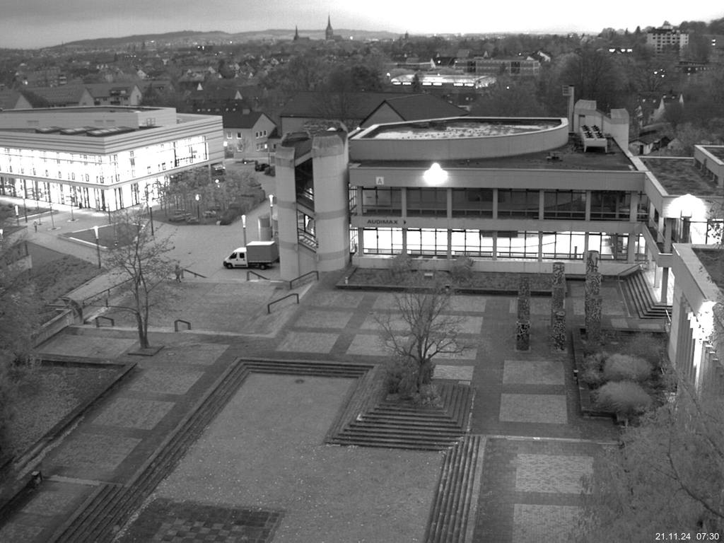 Foto der Webcam: Verwaltungsgebäude, Innenhof mit Audimax, Hörsaal-Gebäude 1