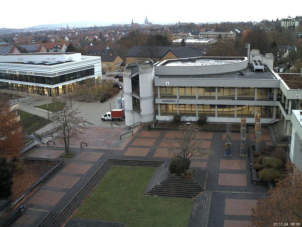 Foto der Webcam: Verwaltungsgebäude, Innenhof mit Audimax, Hörsaal-Gebäude 1