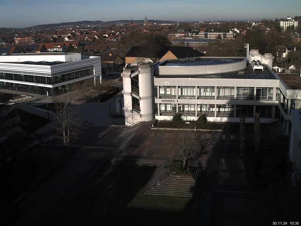 Foto der Webcam: Verwaltungsgebäude, Innenhof mit Audimax, Hörsaal-Gebäude 1