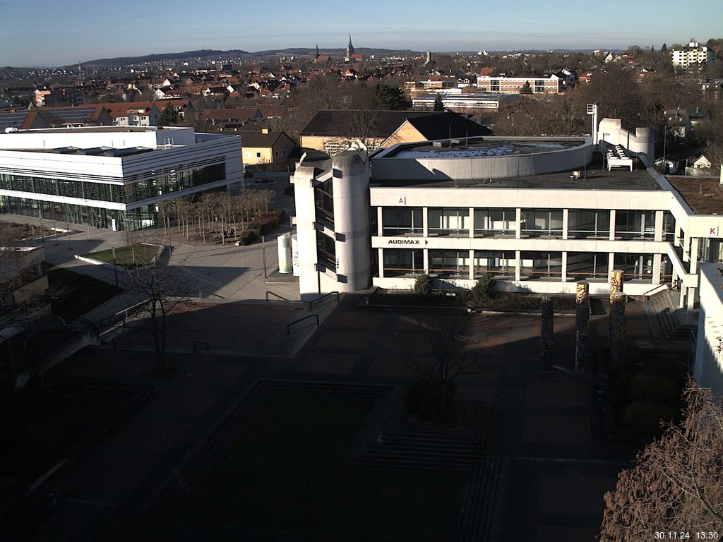 Foto der Webcam: Verwaltungsgebäude, Innenhof mit Audimax, Hörsaal-Gebäude 1