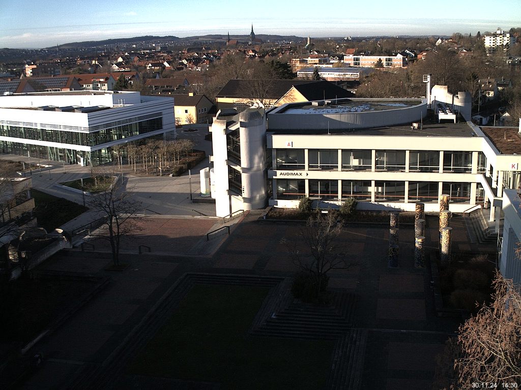 Foto der Webcam: Verwaltungsgebäude, Innenhof mit Audimax, Hörsaal-Gebäude 1