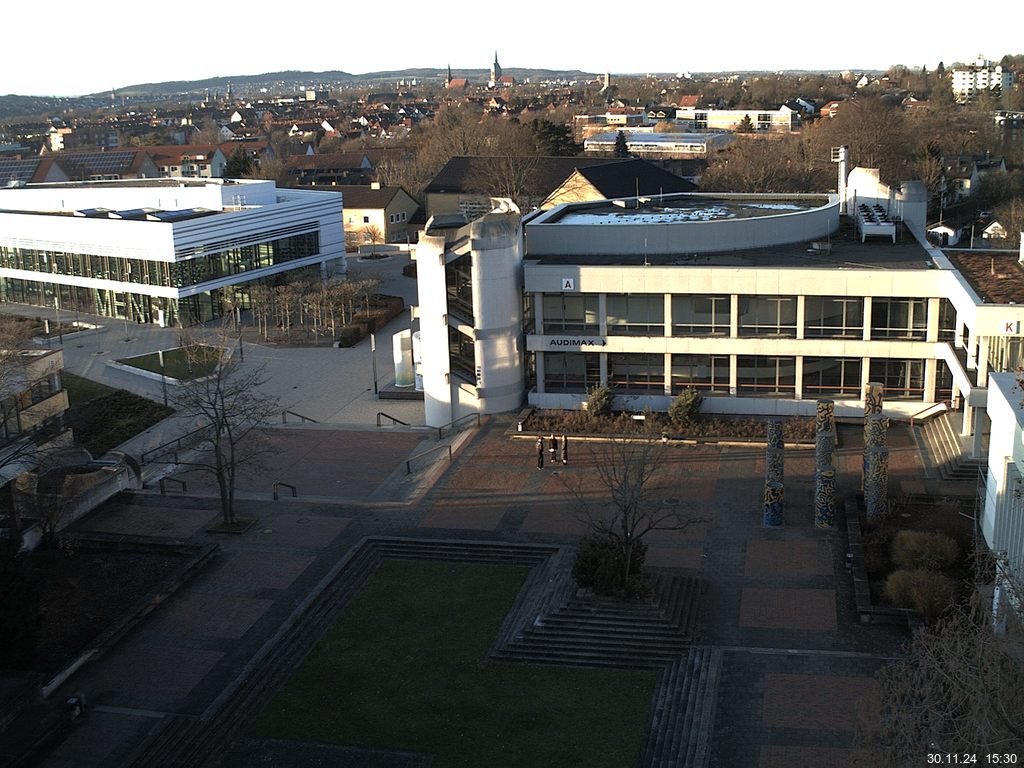 Foto der Webcam: Verwaltungsgebäude, Innenhof mit Audimax, Hörsaal-Gebäude 1