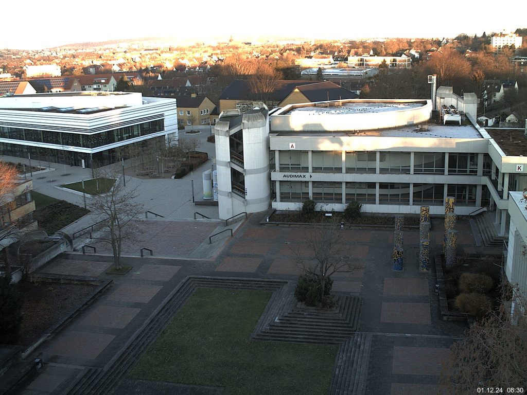 Foto der Webcam: Verwaltungsgebäude, Innenhof mit Audimax, Hörsaal-Gebäude 1