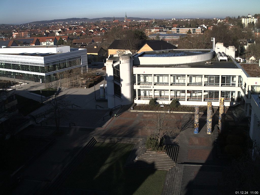 Foto der Webcam: Verwaltungsgebäude, Innenhof mit Audimax, Hörsaal-Gebäude 1