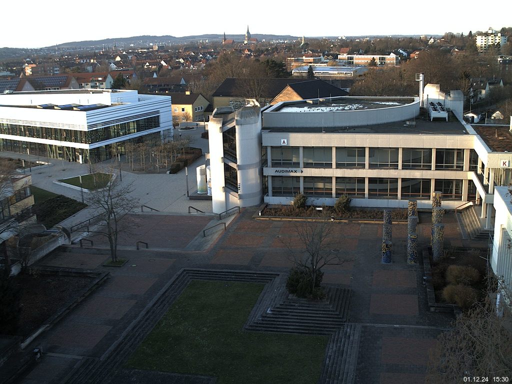 Foto der Webcam: Verwaltungsgebäude, Innenhof mit Audimax, Hörsaal-Gebäude 1