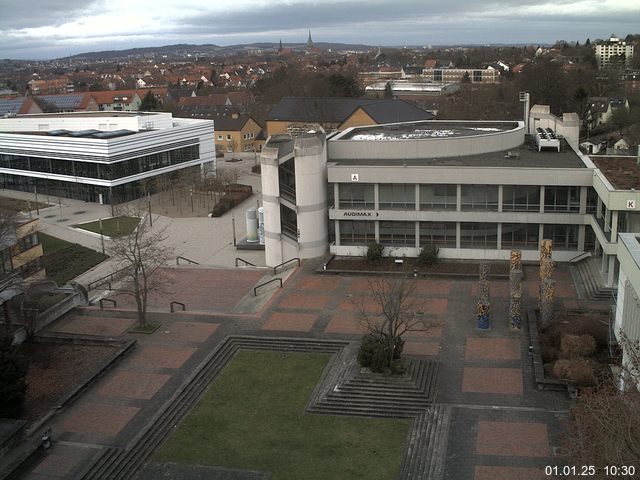 Foto der Webcam: Verwaltungsgebäude, Innenhof mit Audimax, Hörsaal-Gebäude 1