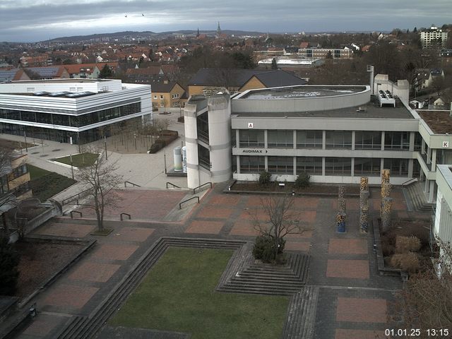 Foto der Webcam: Verwaltungsgebäude, Innenhof mit Audimax, Hörsaal-Gebäude 1