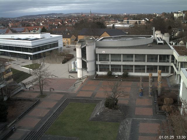 Foto der Webcam: Verwaltungsgebäude, Innenhof mit Audimax, Hörsaal-Gebäude 1