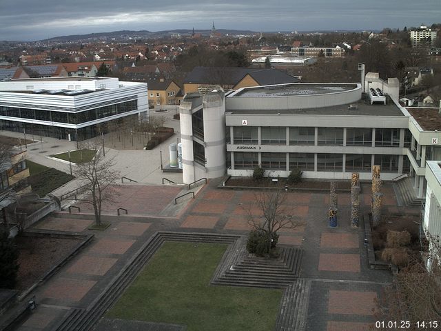 Foto der Webcam: Verwaltungsgebäude, Innenhof mit Audimax, Hörsaal-Gebäude 1