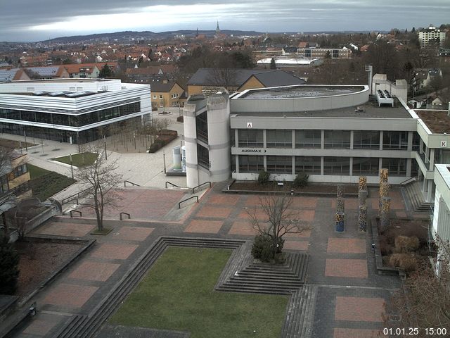 Foto der Webcam: Verwaltungsgebäude, Innenhof mit Audimax, Hörsaal-Gebäude 1