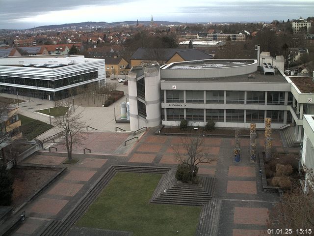 Foto der Webcam: Verwaltungsgebäude, Innenhof mit Audimax, Hörsaal-Gebäude 1