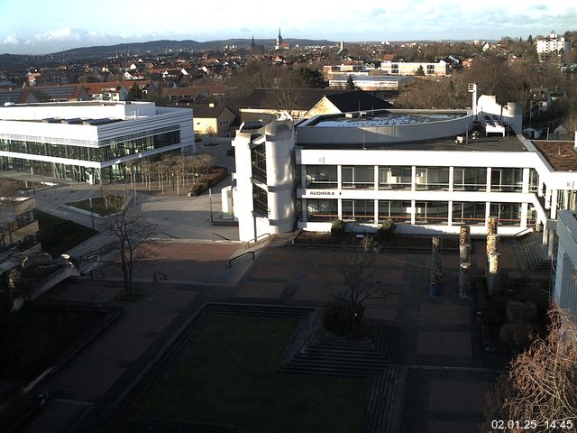 Foto der Webcam: Verwaltungsgebäude, Innenhof mit Audimax, Hörsaal-Gebäude 1