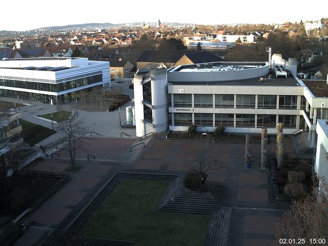 Foto der Webcam: Verwaltungsgebäude, Innenhof mit Audimax, Hörsaal-Gebäude 1