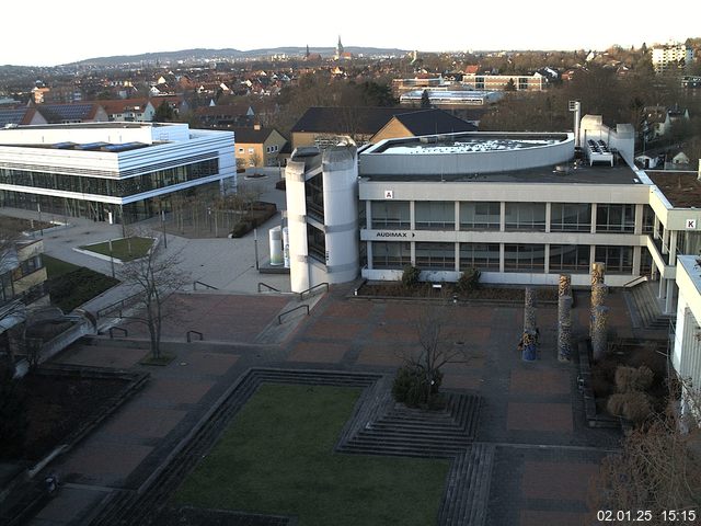 Foto der Webcam: Verwaltungsgebäude, Innenhof mit Audimax, Hörsaal-Gebäude 1