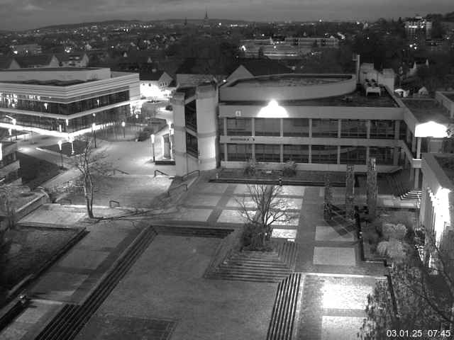 Foto der Webcam: Verwaltungsgebäude, Innenhof mit Audimax, Hörsaal-Gebäude 1