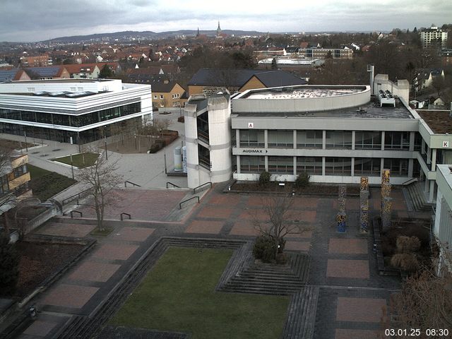 Foto der Webcam: Verwaltungsgebäude, Innenhof mit Audimax, Hörsaal-Gebäude 1