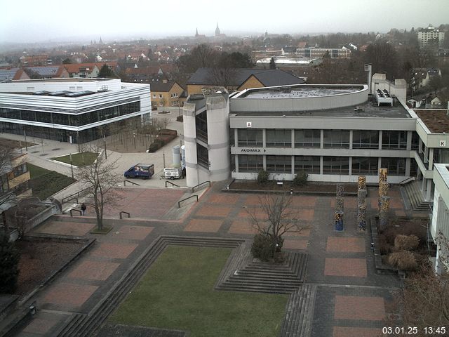 Foto der Webcam: Verwaltungsgebäude, Innenhof mit Audimax, Hörsaal-Gebäude 1