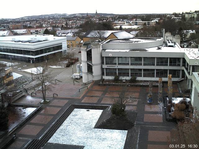 Foto der Webcam: Verwaltungsgebäude, Innenhof mit Audimax, Hörsaal-Gebäude 1