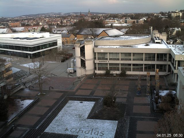 Foto der Webcam: Verwaltungsgebäude, Innenhof mit Audimax, Hörsaal-Gebäude 1