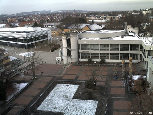 Foto der Webcam: Verwaltungsgebäude, Innenhof mit Audimax, Hörsaal-Gebäude 1