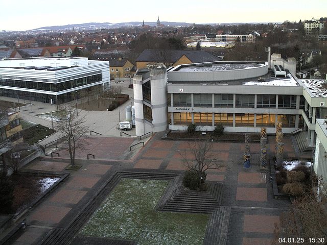 Foto der Webcam: Verwaltungsgebäude, Innenhof mit Audimax, Hörsaal-Gebäude 1