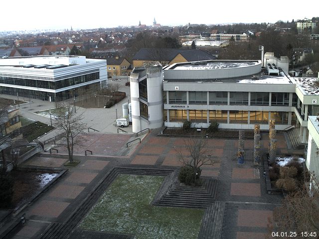 Foto der Webcam: Verwaltungsgebäude, Innenhof mit Audimax, Hörsaal-Gebäude 1