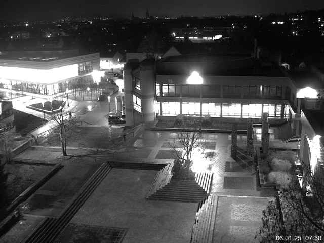 Foto der Webcam: Verwaltungsgebäude, Innenhof mit Audimax, Hörsaal-Gebäude 1