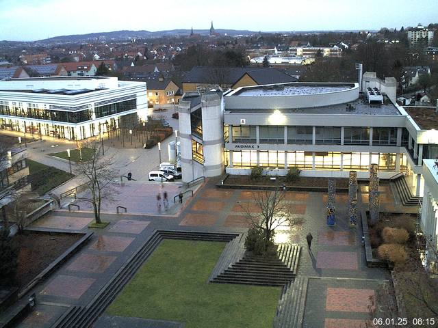 Foto der Webcam: Verwaltungsgebäude, Innenhof mit Audimax, Hörsaal-Gebäude 1