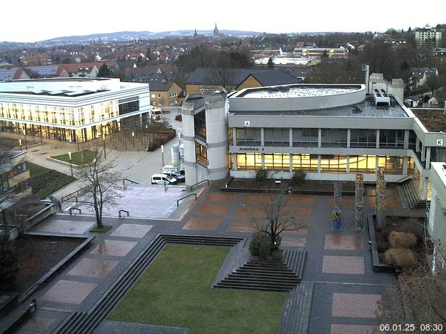 Foto der Webcam: Verwaltungsgebäude, Innenhof mit Audimax, Hörsaal-Gebäude 1