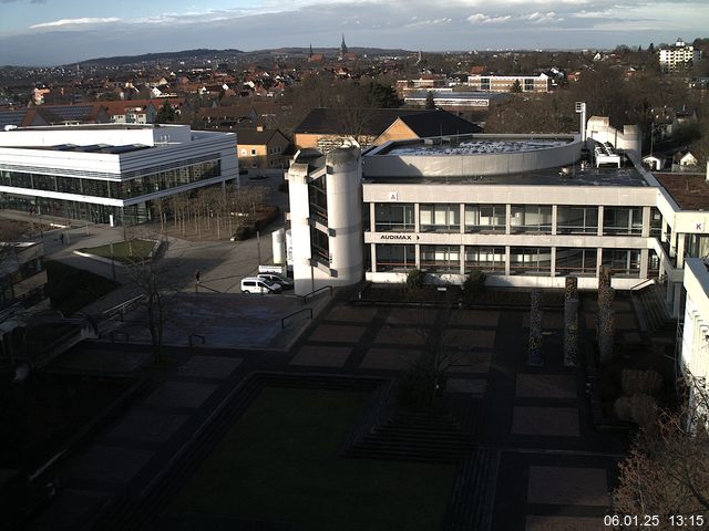 Foto der Webcam: Verwaltungsgebäude, Innenhof mit Audimax, Hörsaal-Gebäude 1