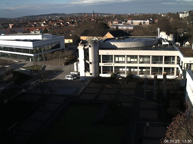 Foto der Webcam: Verwaltungsgebäude, Innenhof mit Audimax, Hörsaal-Gebäude 1