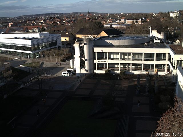 Foto der Webcam: Verwaltungsgebäude, Innenhof mit Audimax, Hörsaal-Gebäude 1