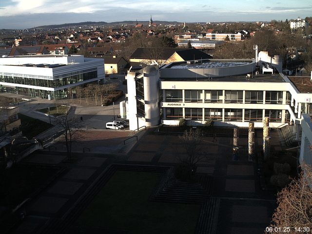 Foto der Webcam: Verwaltungsgebäude, Innenhof mit Audimax, Hörsaal-Gebäude 1