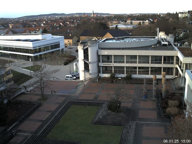 Foto der Webcam: Verwaltungsgebäude, Innenhof mit Audimax, Hörsaal-Gebäude 1