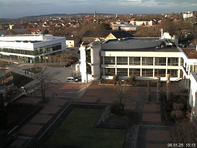 Foto der Webcam: Verwaltungsgebäude, Innenhof mit Audimax, Hörsaal-Gebäude 1