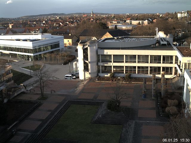 Foto der Webcam: Verwaltungsgebäude, Innenhof mit Audimax, Hörsaal-Gebäude 1