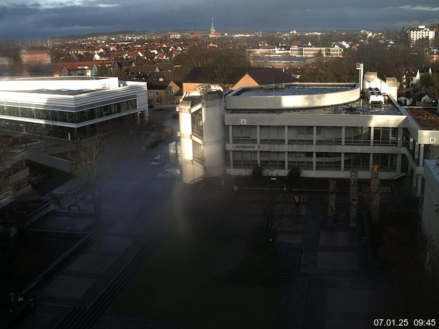 Foto der Webcam: Verwaltungsgebäude, Innenhof mit Audimax, Hörsaal-Gebäude 1