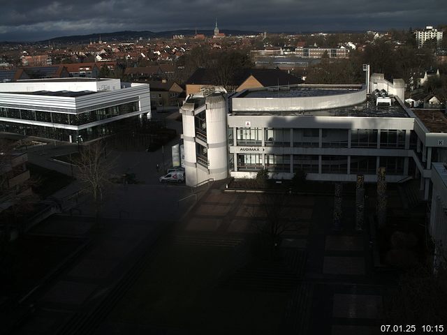 Foto der Webcam: Verwaltungsgebäude, Innenhof mit Audimax, Hörsaal-Gebäude 1