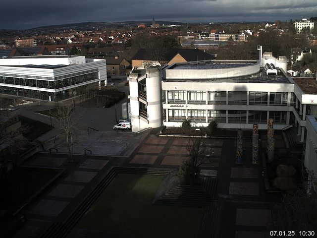 Foto der Webcam: Verwaltungsgebäude, Innenhof mit Audimax, Hörsaal-Gebäude 1