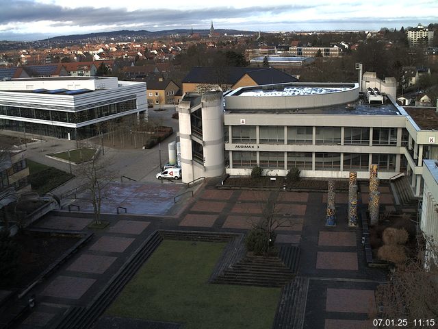 Foto der Webcam: Verwaltungsgebäude, Innenhof mit Audimax, Hörsaal-Gebäude 1