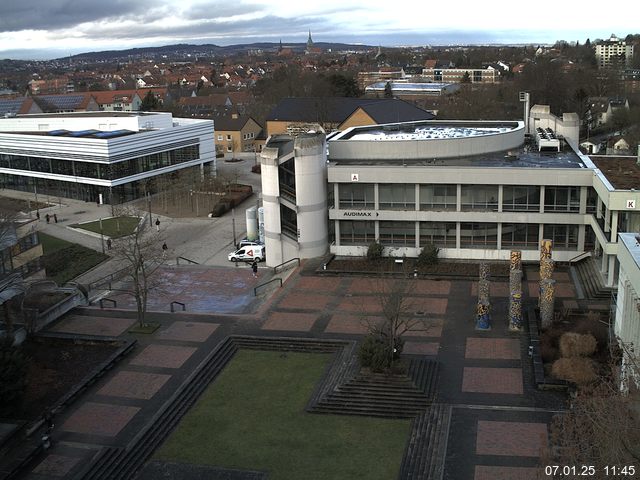 Foto der Webcam: Verwaltungsgebäude, Innenhof mit Audimax, Hörsaal-Gebäude 1