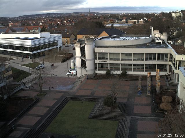 Foto der Webcam: Verwaltungsgebäude, Innenhof mit Audimax, Hörsaal-Gebäude 1