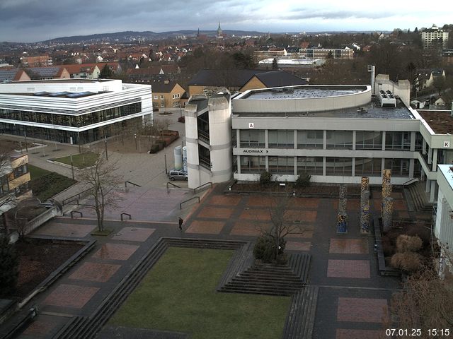 Foto der Webcam: Verwaltungsgebäude, Innenhof mit Audimax, Hörsaal-Gebäude 1