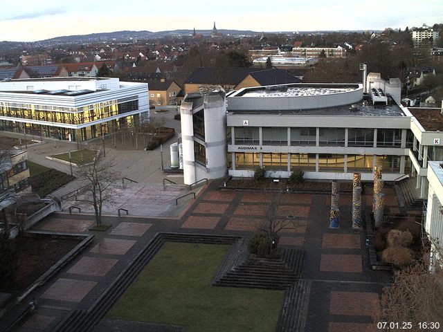 Foto der Webcam: Verwaltungsgebäude, Innenhof mit Audimax, Hörsaal-Gebäude 1