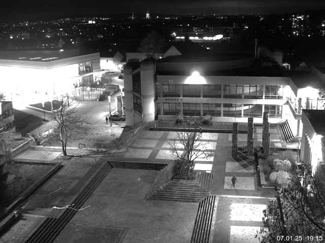 Foto der Webcam: Verwaltungsgebäude, Innenhof mit Audimax, Hörsaal-Gebäude 1