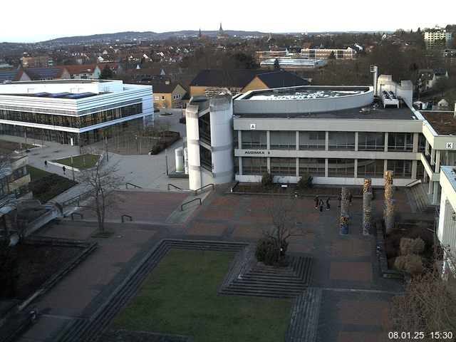 Foto der Webcam: Verwaltungsgebäude, Innenhof mit Audimax, Hörsaal-Gebäude 1