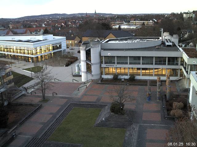 Foto der Webcam: Verwaltungsgebäude, Innenhof mit Audimax, Hörsaal-Gebäude 1