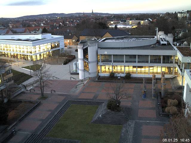 Foto der Webcam: Verwaltungsgebäude, Innenhof mit Audimax, Hörsaal-Gebäude 1