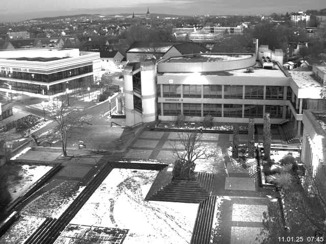 Foto der Webcam: Verwaltungsgebäude, Innenhof mit Audimax, Hörsaal-Gebäude 1